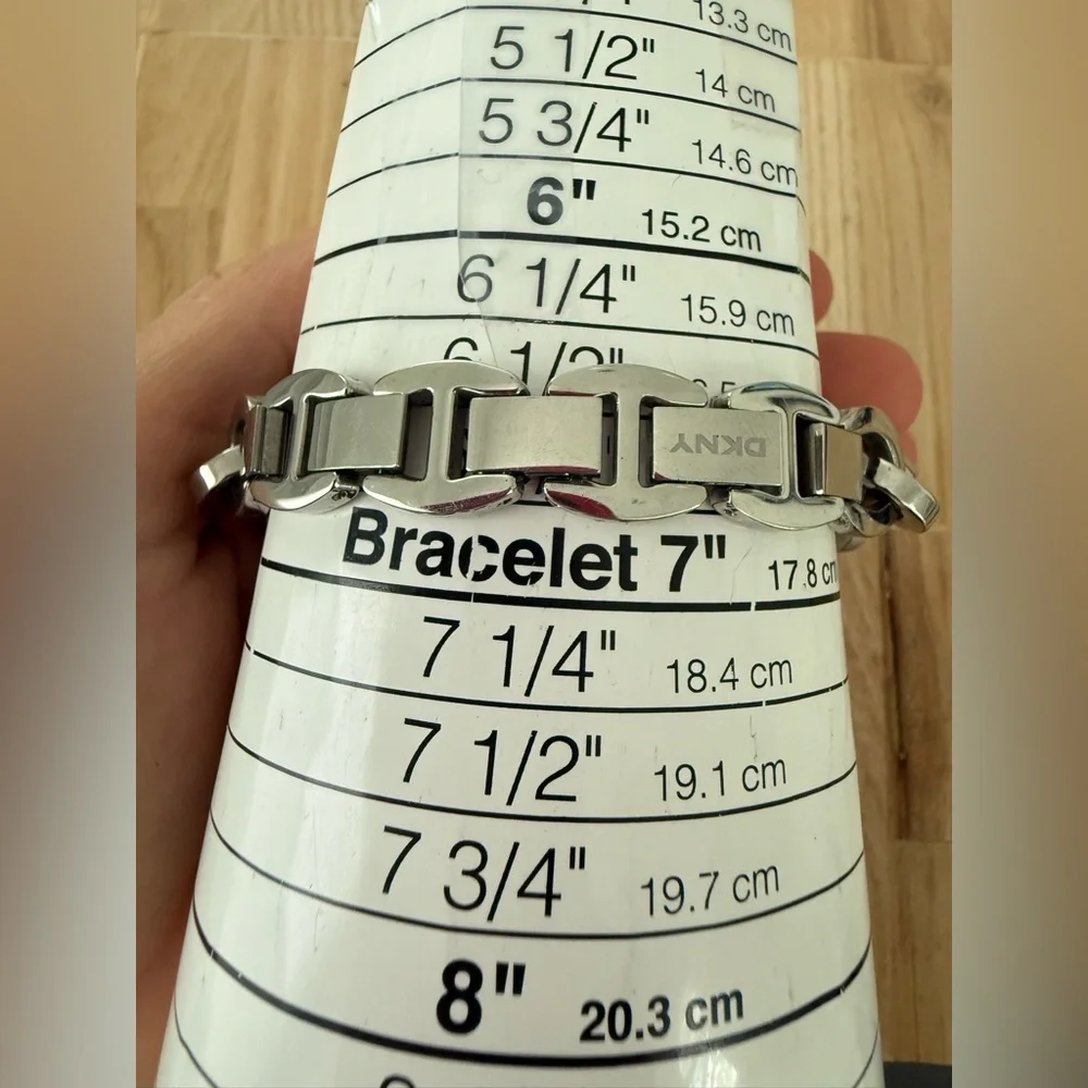 DKNY ladies stainless steel link bracelet watch NEW BATTERY